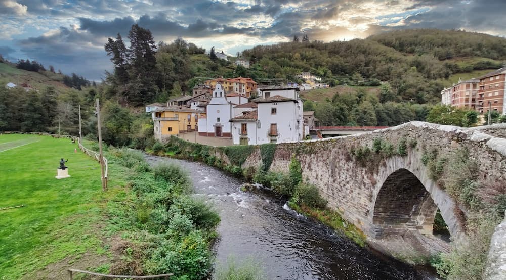 Barrio de Ambasaguas Barrio de Ambasaguas en Cangas de Narcea